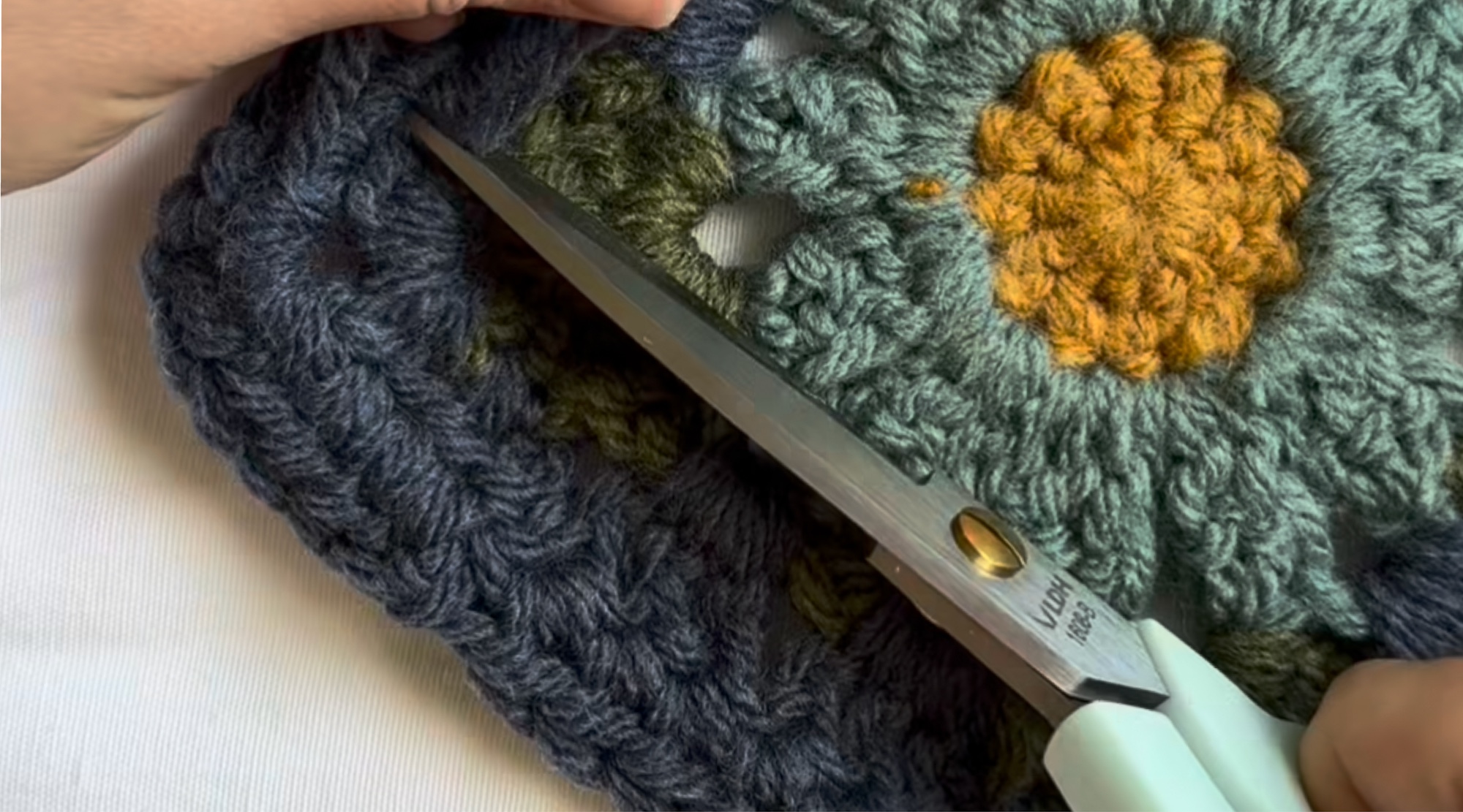Embroidery scissors