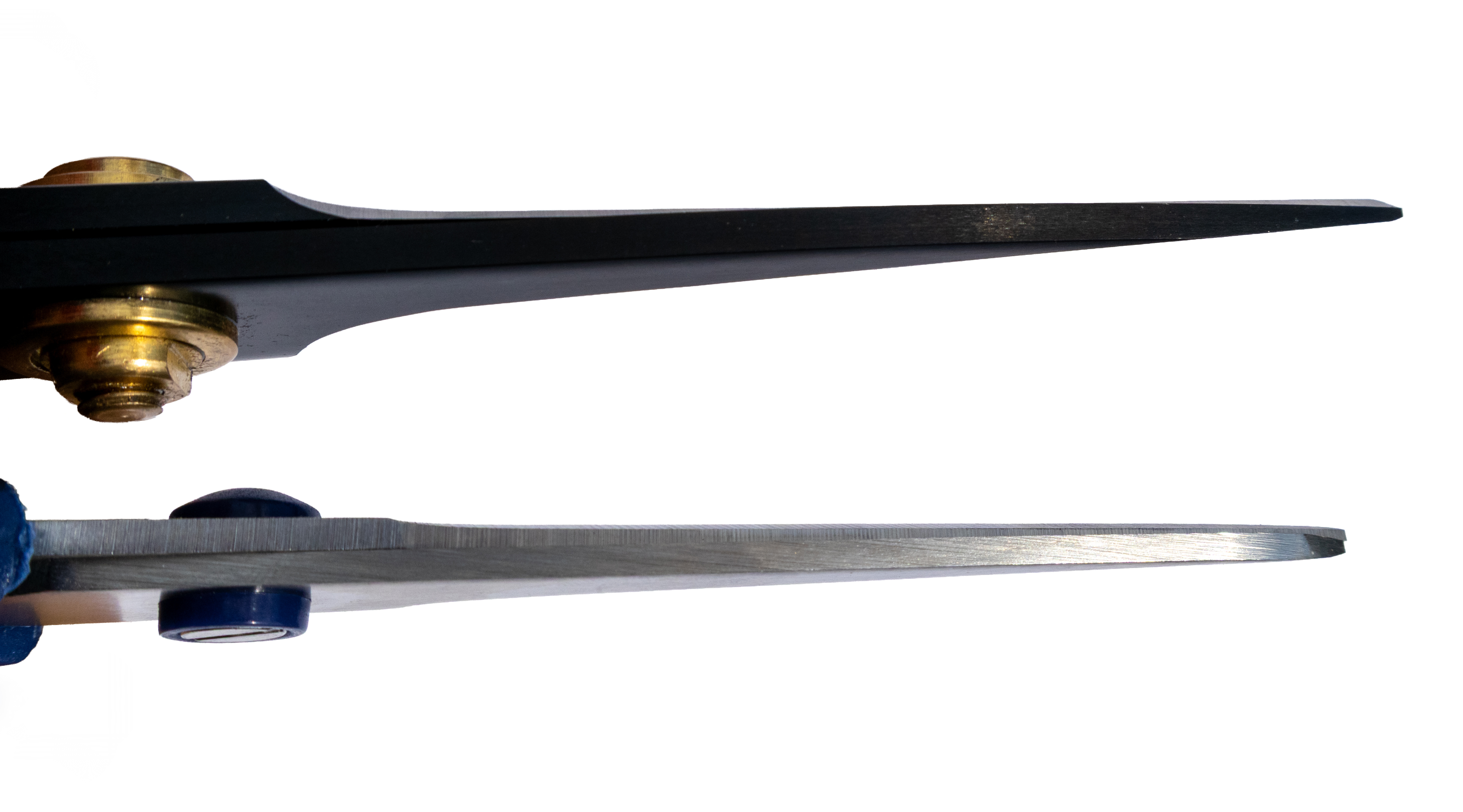 Hollow-ground fabric shears
