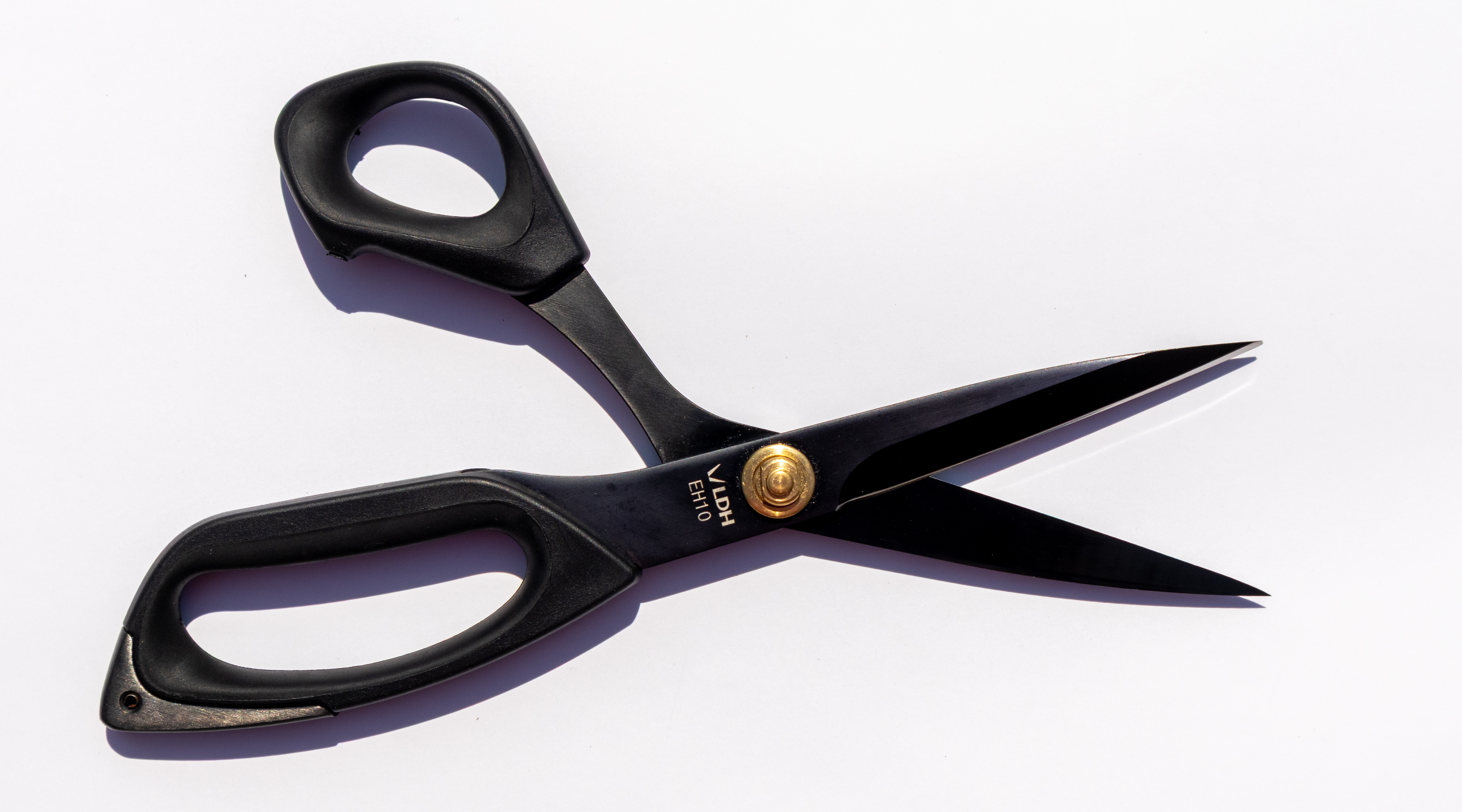 Comfortable fabric shears